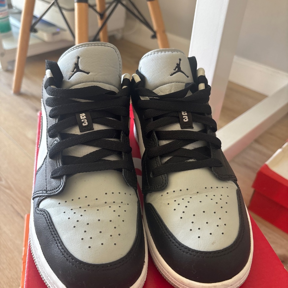 Nike - Picture 3 of 3